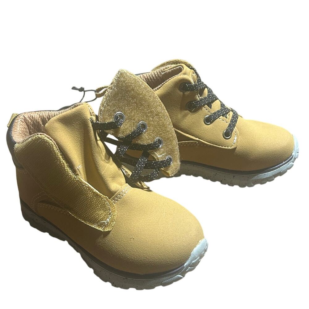 Wonder Nation Toddler boys Tucker boots in wheat/tan color size 9 NWT